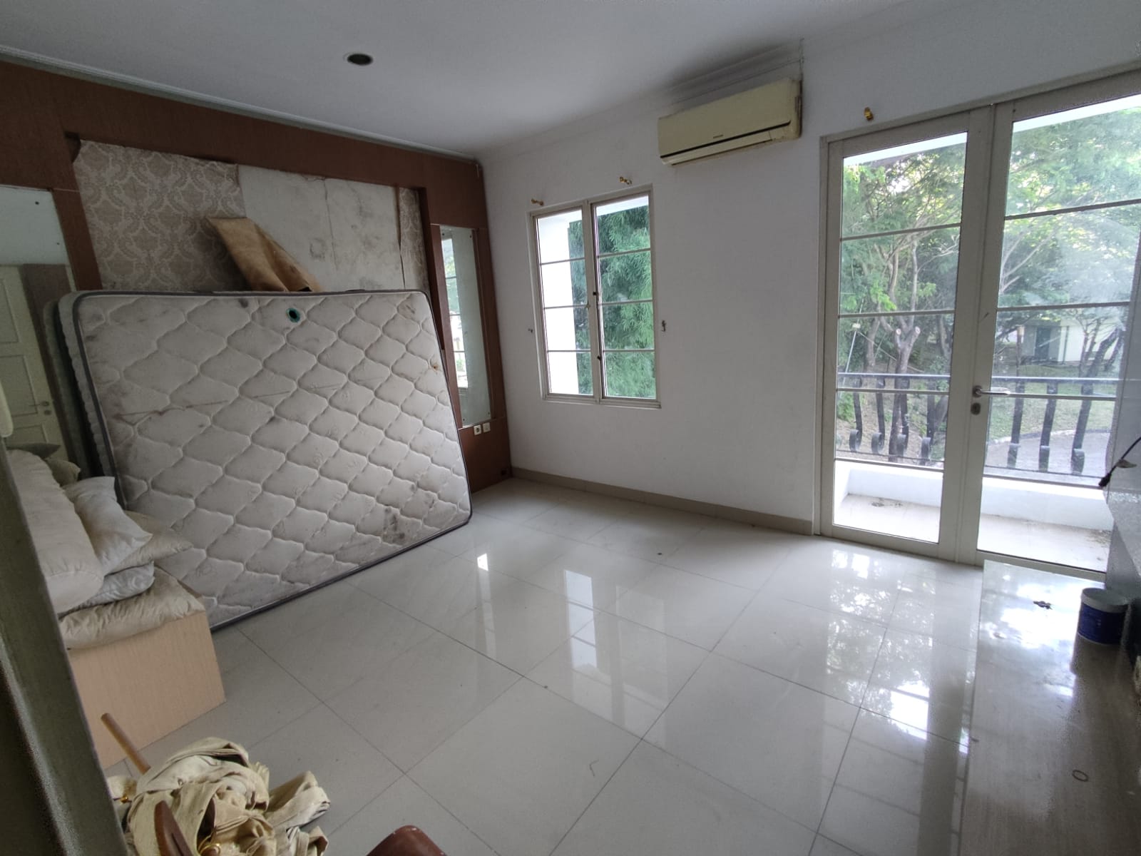 Rumah Disewakan Semi Furnished di Cluster Oakwood Lippo Cikarang